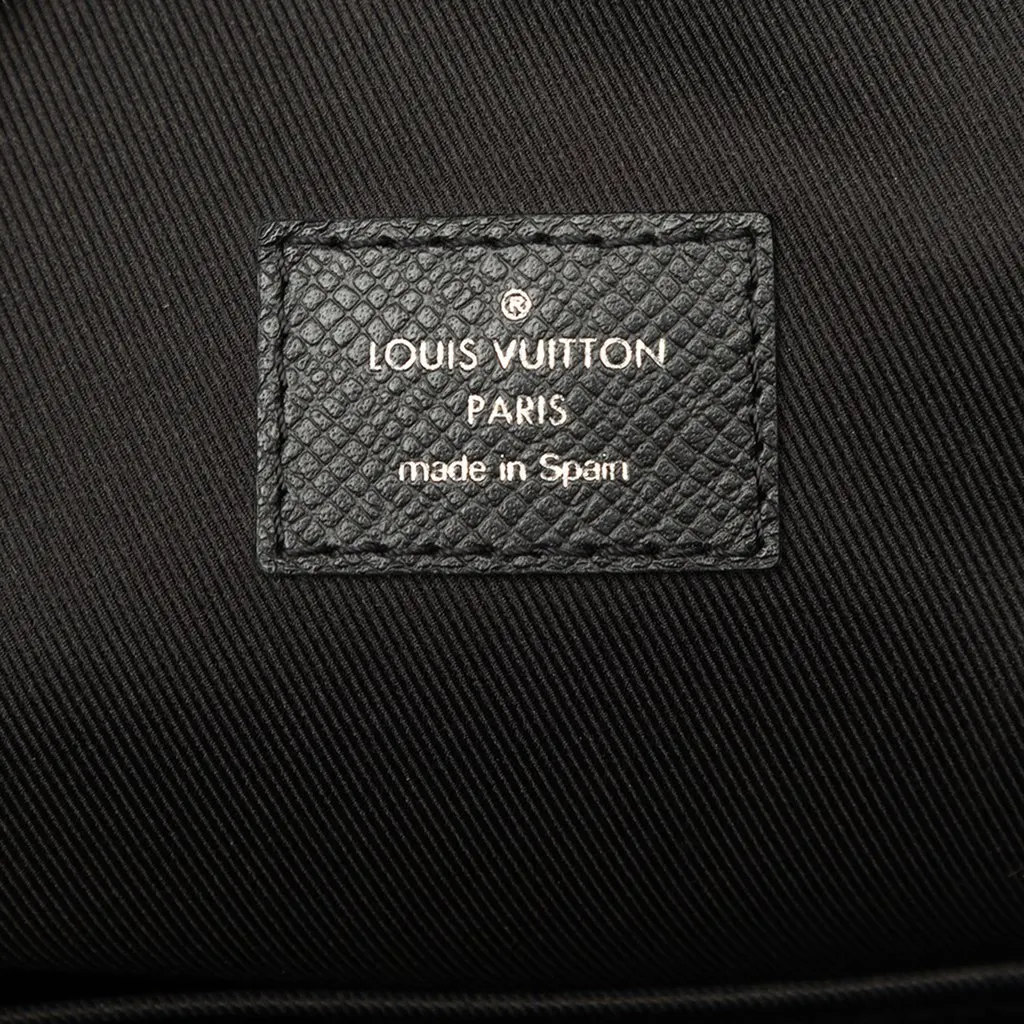 Louis Vuitton Taiga Avenue Sling Black Leather Very good - Box View