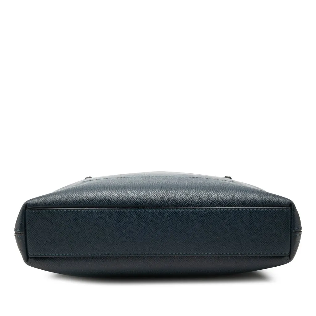 Louis Vuitton Taiga Grigori PM Blue Leather Very good - Inside View
