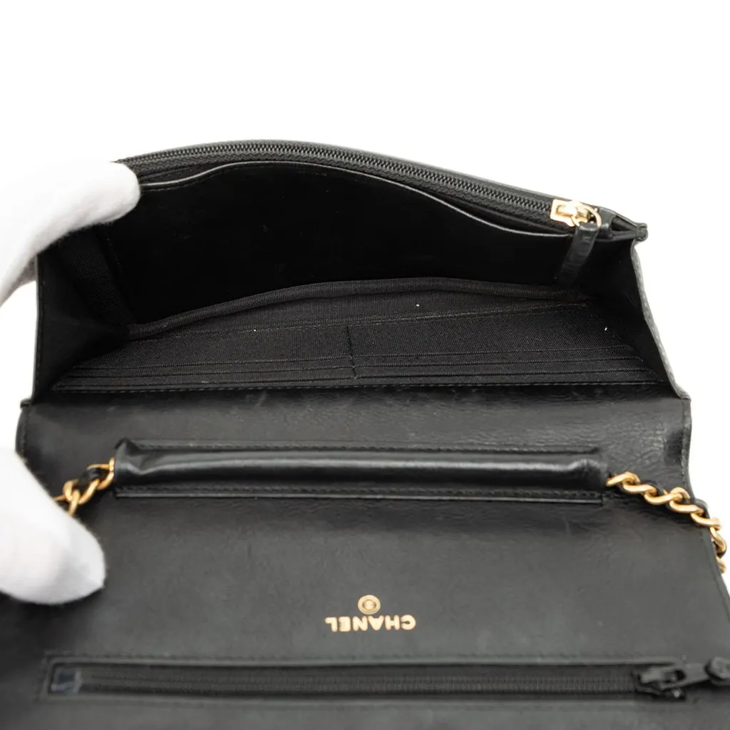 Chanel CC Chevron Calfskin Wallet On Chain Black Leather Very good - Model View