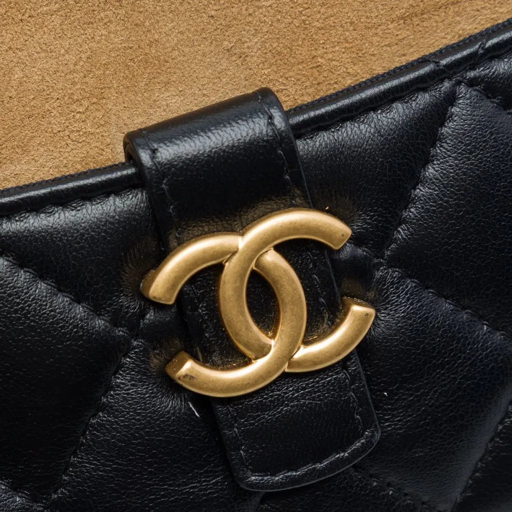 Chanel CC Quilted Lambskin and Suede Double Zip Phone Holder With Chain Black Leather Very good - Box View