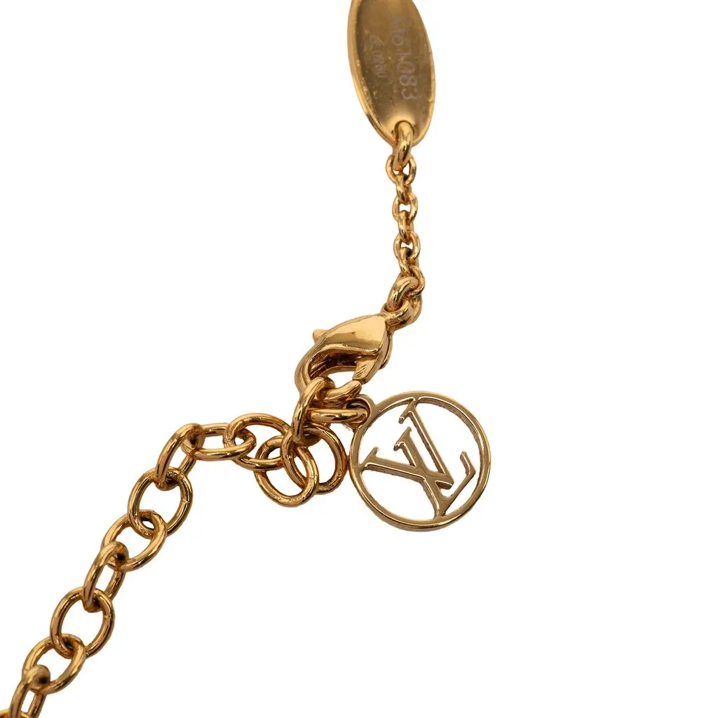 Louis Vuitton Gold Plated Essential V Necklace Gold Metal Very good - Model View