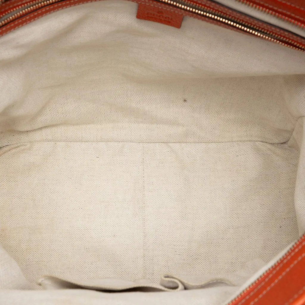Gucci GG Canvas Bree Tote Beige Very good - Model View
