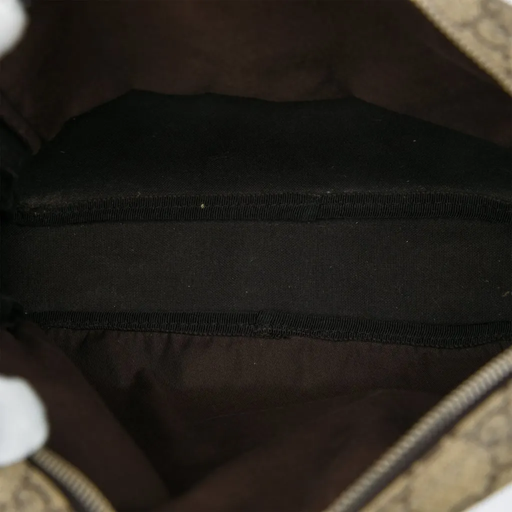Gucci GG Supreme Crossbody Beige Very good - Model View