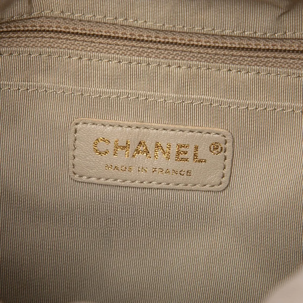 Chanel Medium Quilted Houndstooth Tweed and Calfskin Tabatiere Kisslock Fold Over Crossbody Black Very good - Box View