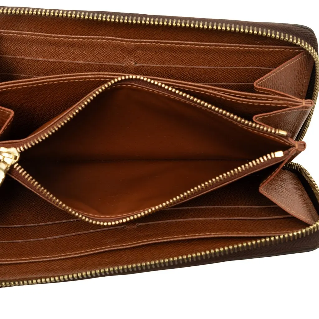 Louis Vuitton Monogram Zippy Long Wallet Brown Canvas Good - Model View