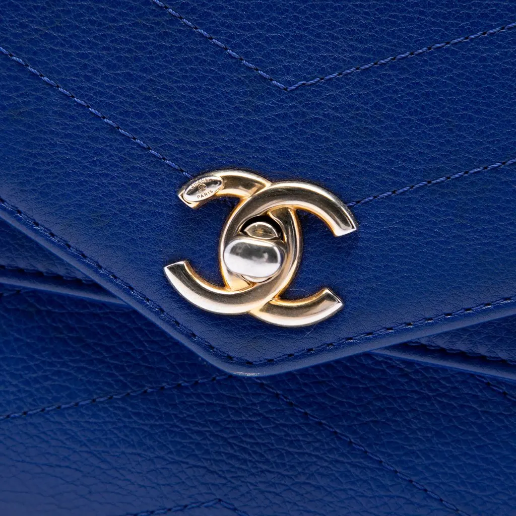Chanel Small Studded Chevron Calfskin Envelope Double Flap Blue Leather Very good - Box View