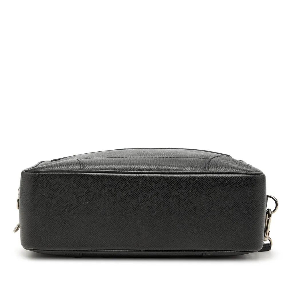 Louis Vuitton Taiga Neo Pavel Black Leather Very good - Inside View