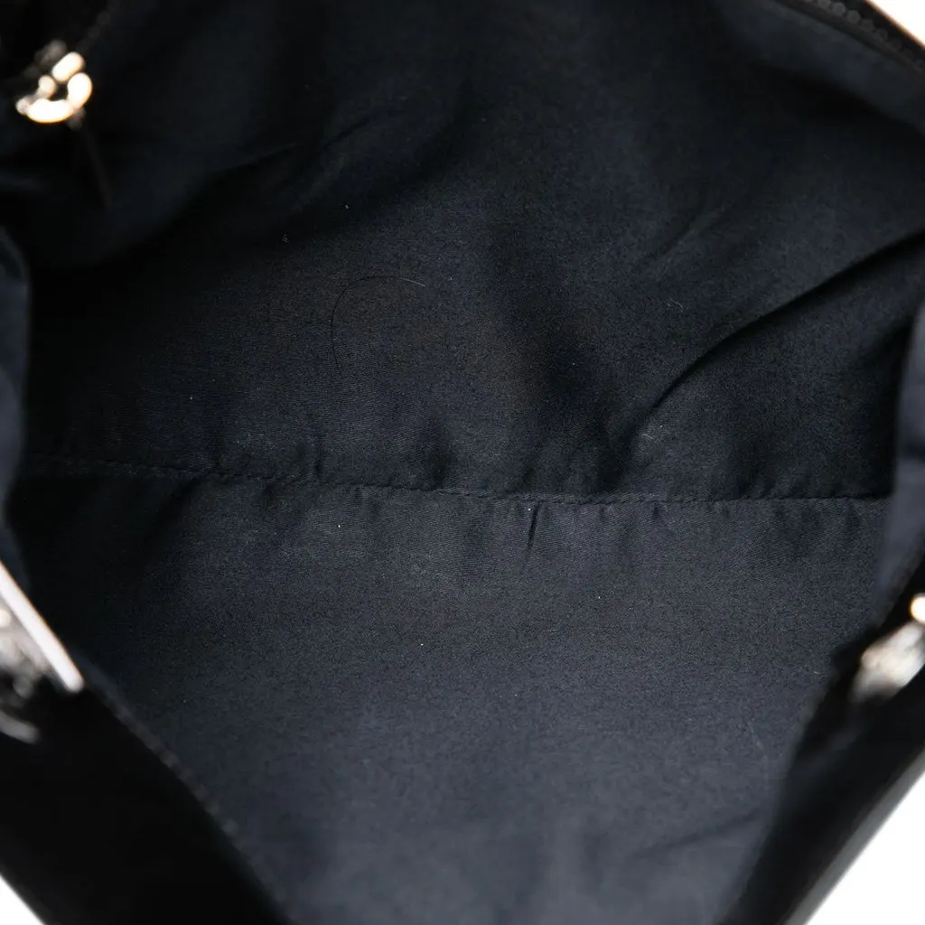 Chanel Large Patent Bon Bon Tote Black Leather Very good - Model View
