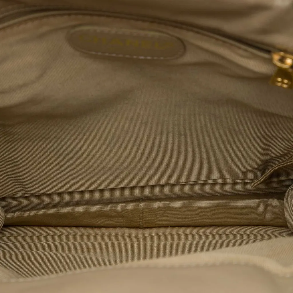 Chanel CC Canvas Wooden Handle Tote Beige Canvas Very good - Model View