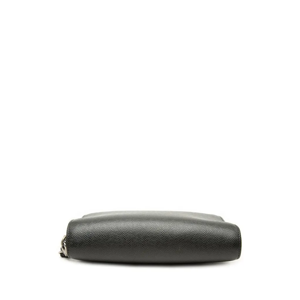 Louis Vuitton Taiga Pochette Baikal Black Leather Very good - Inside View