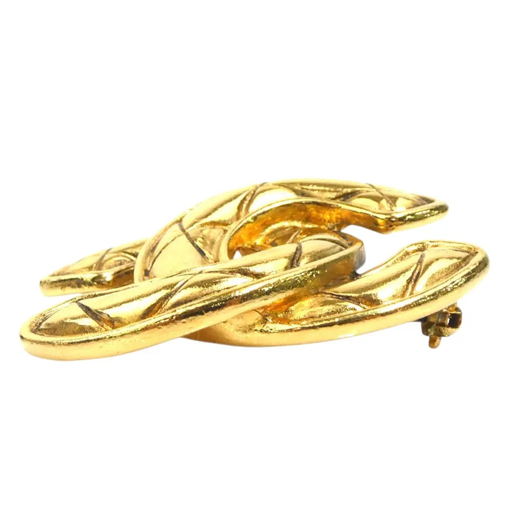 Chanel CC Gold Plated Quilted Brooch Gold Metal Very good - Model View