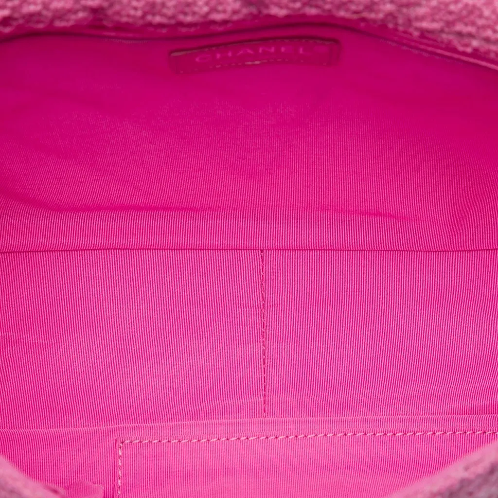 Chanel Jumbo Quilted Tweed Reissue 2.55 Easy Messenger Flap Pink Tweed Very good - Model View