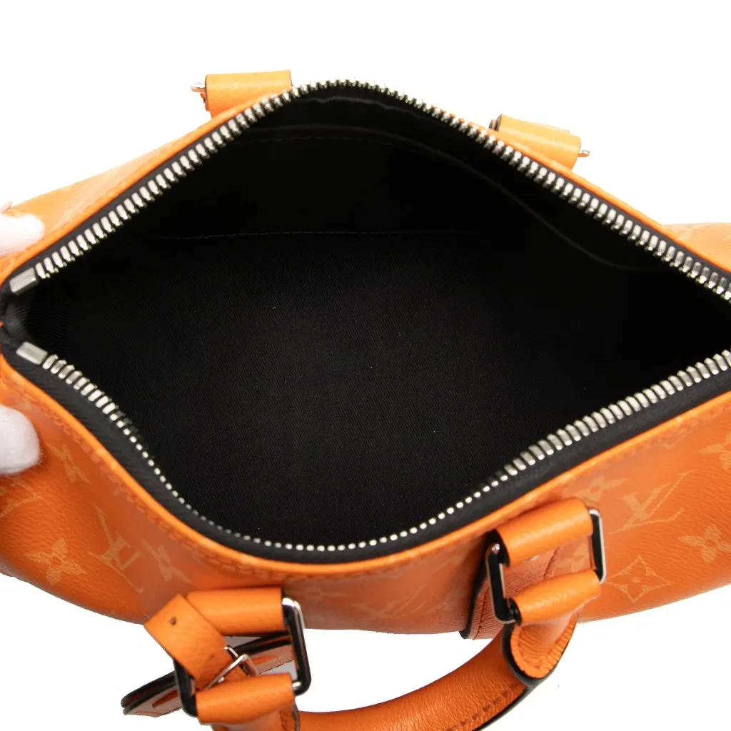 Louis Vuitton Taigarama Keepall Bandouliere 25 Orange Leather Very good - Model View