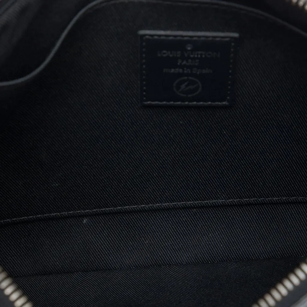 Louis Vuitton Monogram Eclipse Flash Fragment iPad Case Black Very good - Model View