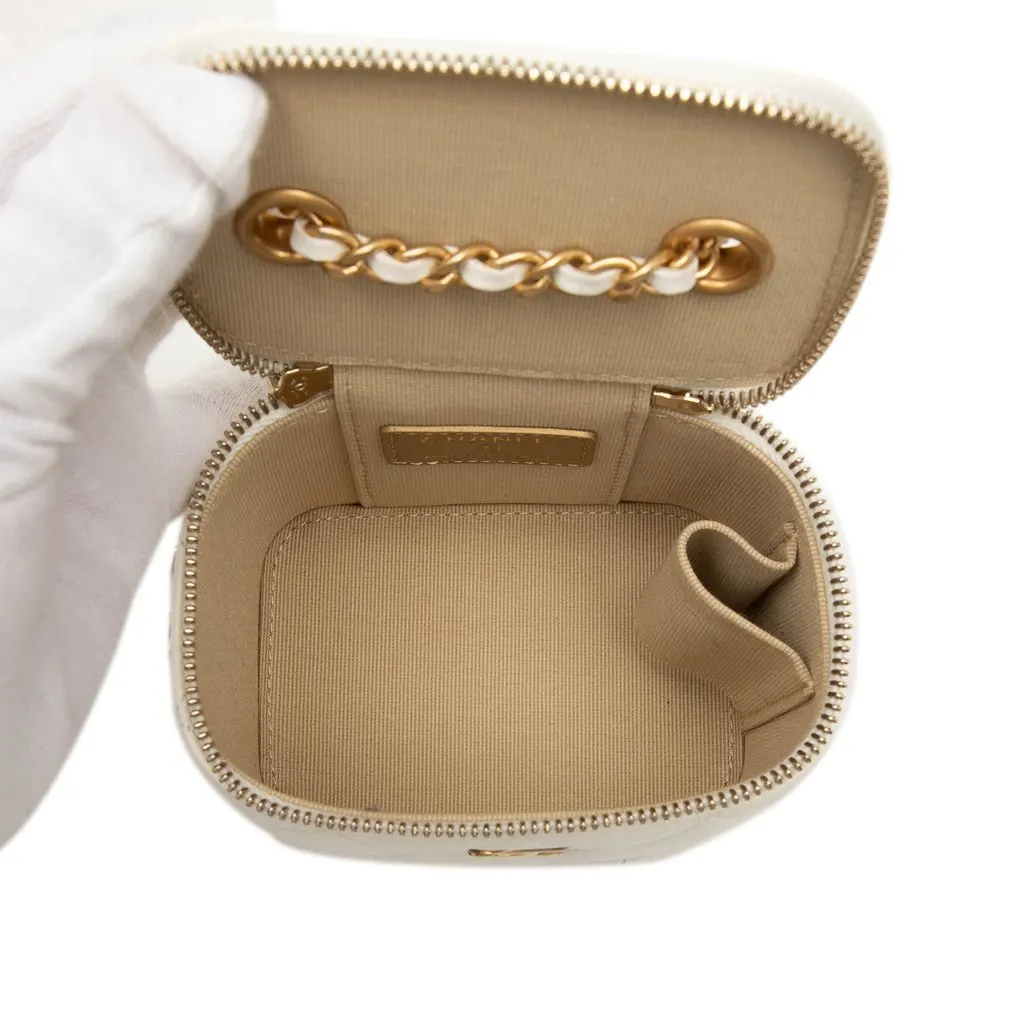 Chanel Mini CC Quilted Lambskin Pearl Crush Vanity Case With Chain White Leather Very good - Model View