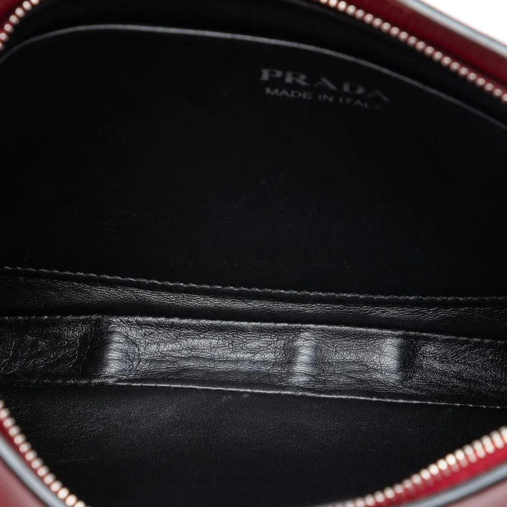 Prada City Calf Sidonie Crossbody Red Leather Very good - Model View