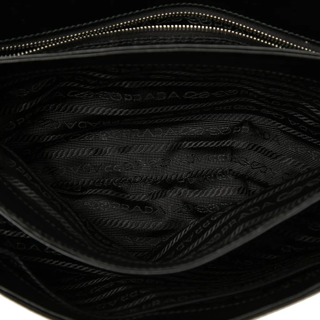 Prada Saffiano and Tessuto Chain Crossbody Black Very good - Model View