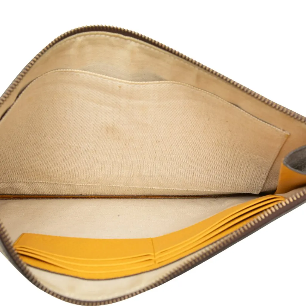 Gucci GG Supreme Neo Vintage Clutch Beige Canvas Good - Model View