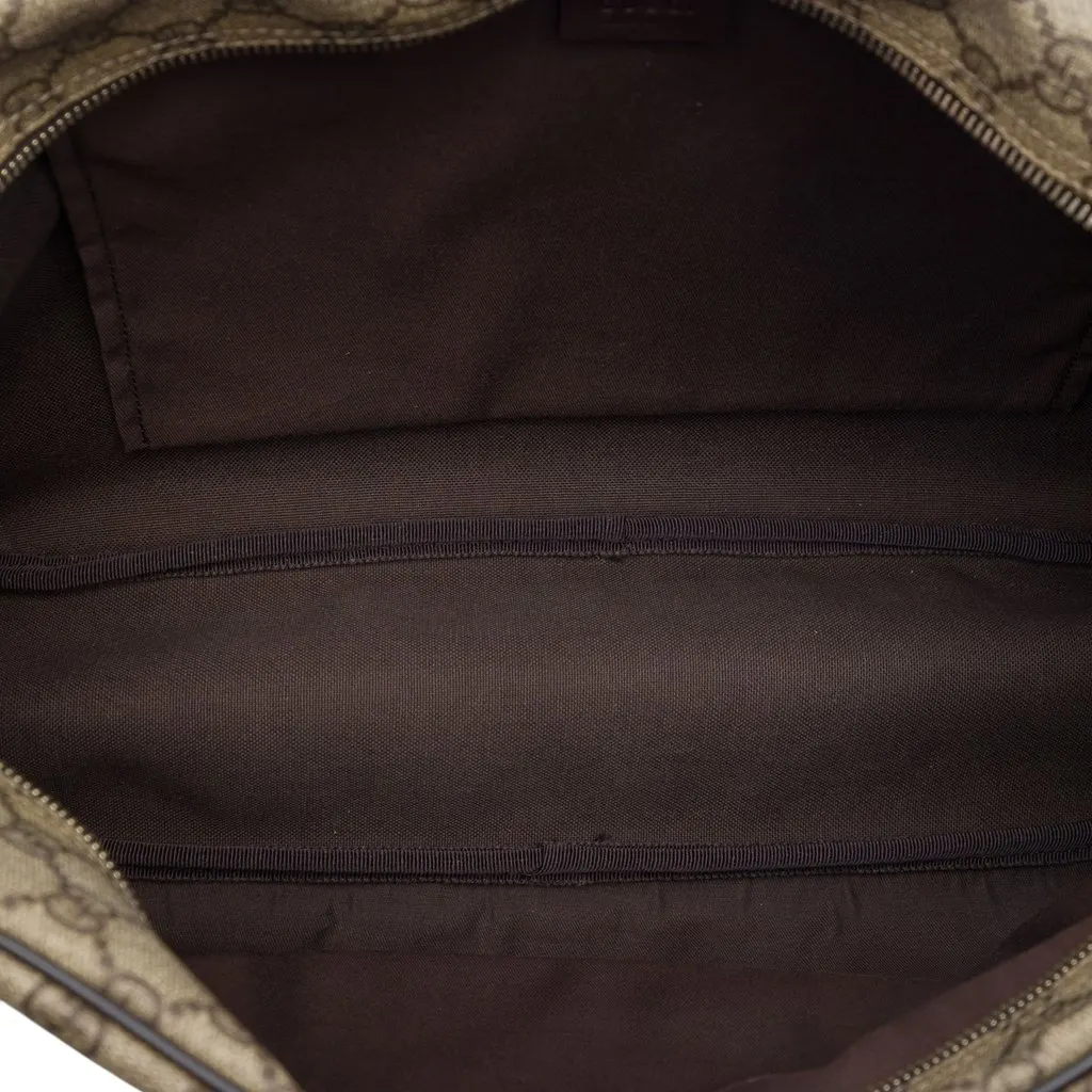 Gucci GG Supreme Crossbody Beige Very good - Model View