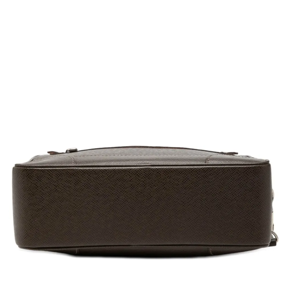 Louis Vuitton Taiga Neo Pavel Clutch Brown Leather Very good - Inside View