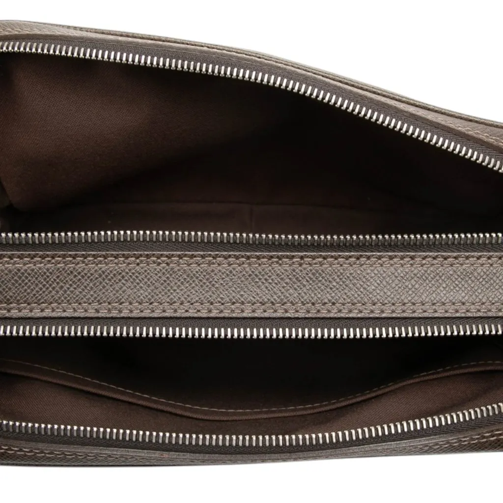 Louis Vuitton Taiga Neo Pavel Clutch Brown Leather Very good - Model View