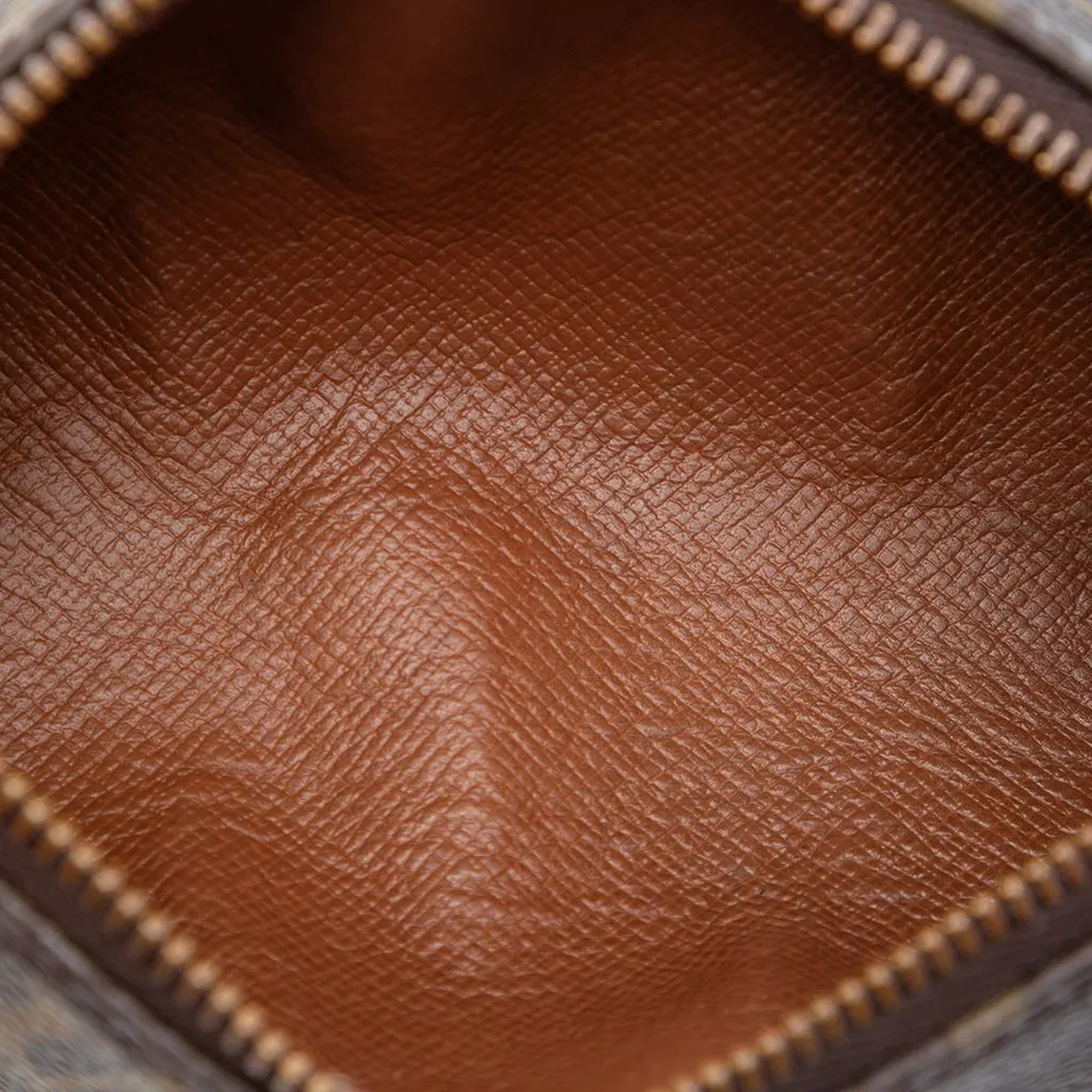 Louis Vuitton Monogram Papillon Pochette Brown Very good - Model View