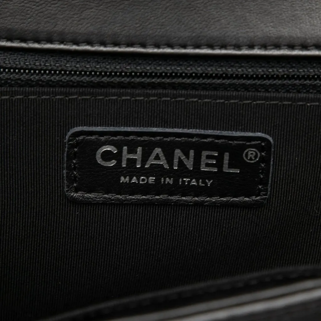 Chanel Medium Quilted Lambskin Boy Flap Black Leather Very good - Box View