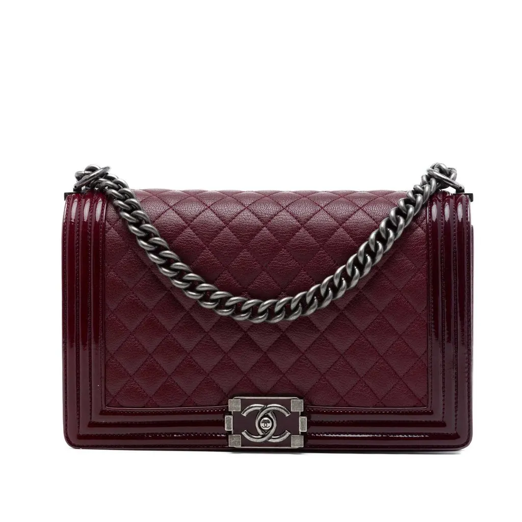 Chanel Medium Quilted Goatskin and Patent Boy Flap Red Leather Very good - Front View