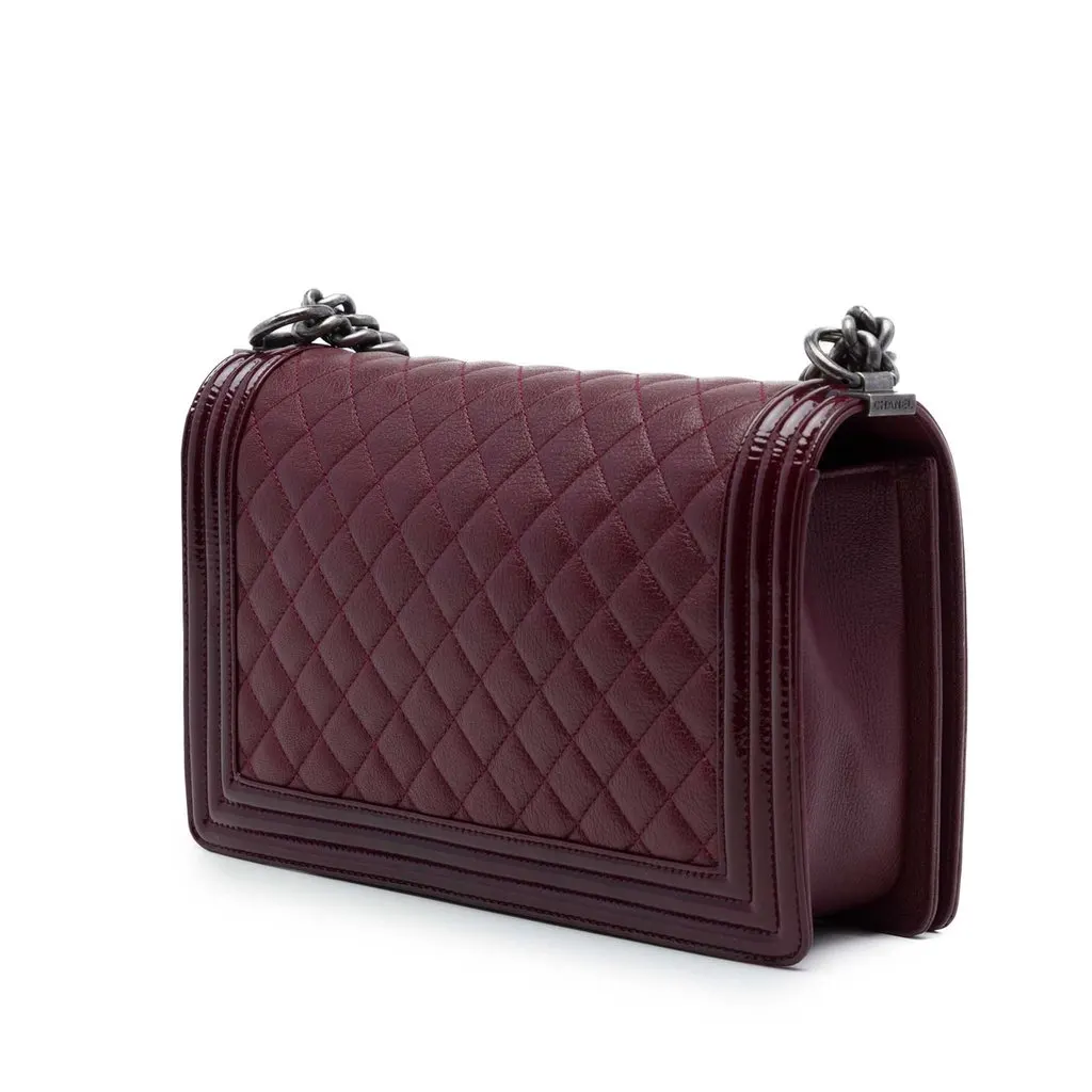 Chanel Medium Quilted Goatskin and Patent Boy Flap Red Leather Very good - Back View