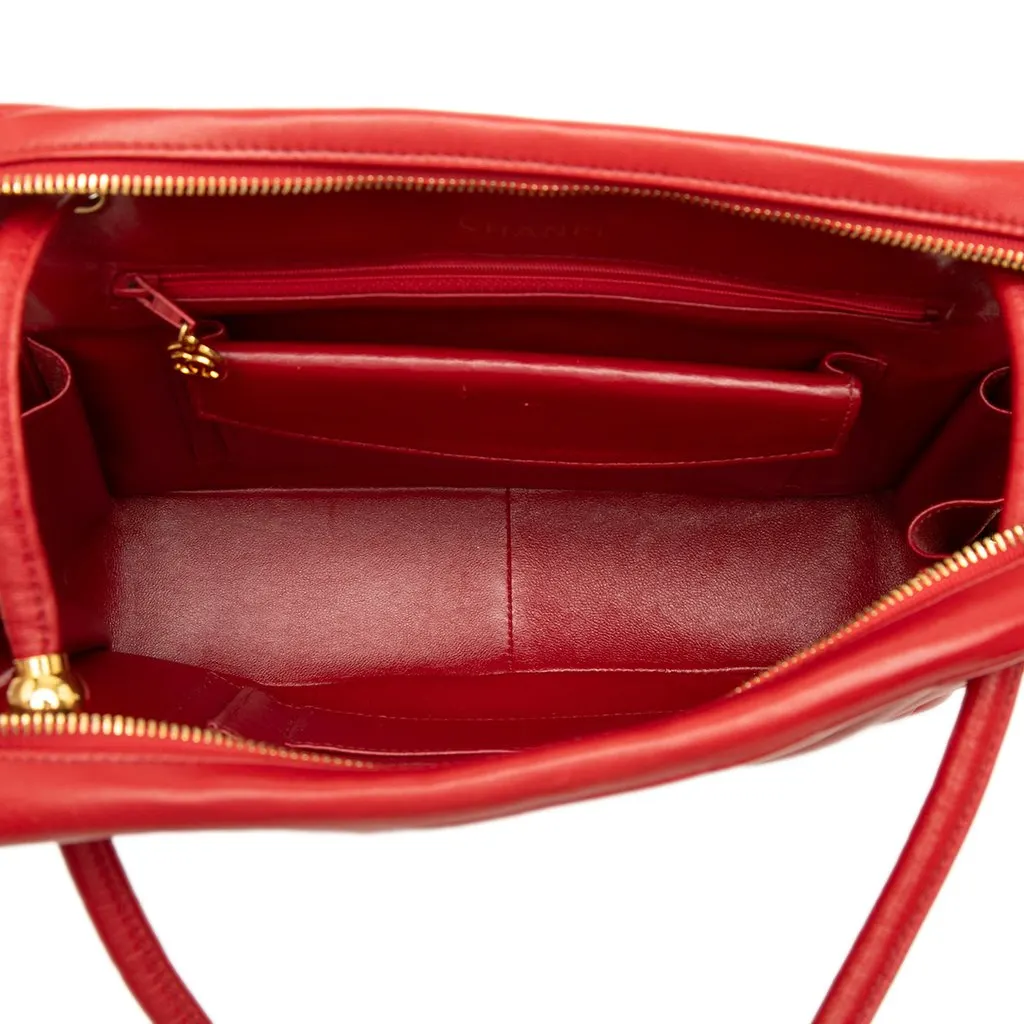 Chanel CC Chevron Lambskin Shoulder Bag Red Leather Very good - Model View