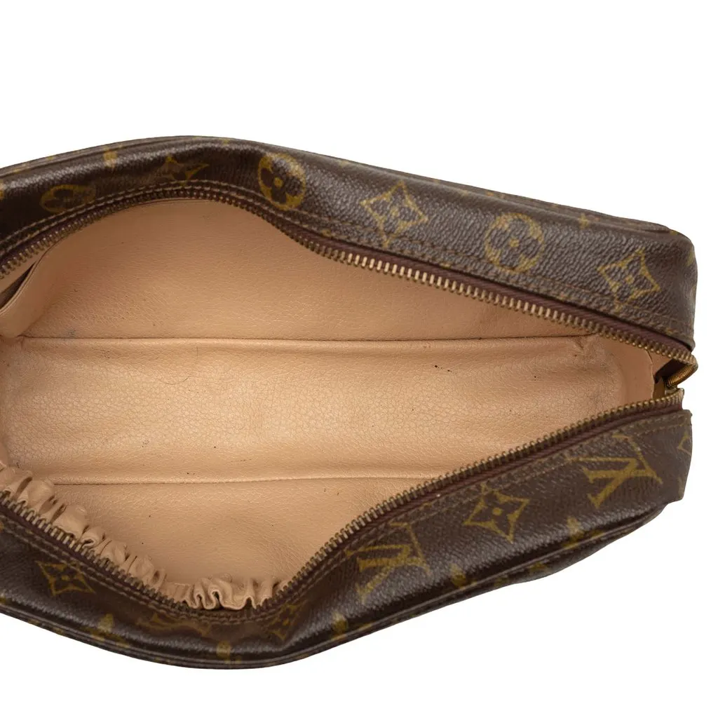 Louis Vuitton Monogram Trousse Toilette 28 Brown Canvas Good - Model View