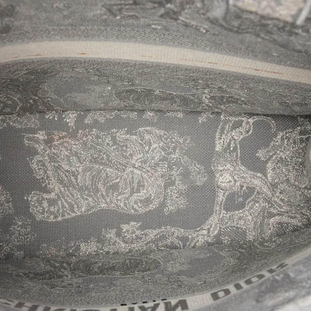 Dior Large Canvas Embroidered Dioriviera Toile De Jouy Book Tote Grey Canvas Very good - Model View