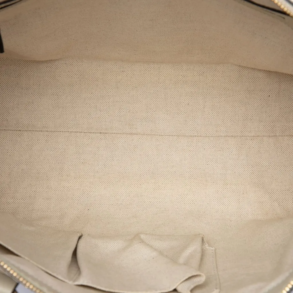 Gucci GG Canvas Lovely Tote Beige Canvas Very good - Model View