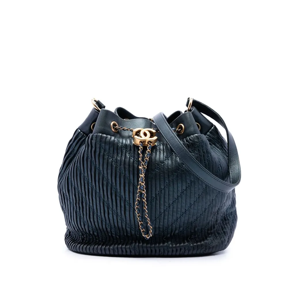 Chanel Small Crumpled Calfskin Coco Pleats Drawstring Bucket Bag Blue Leather Very good - Front View