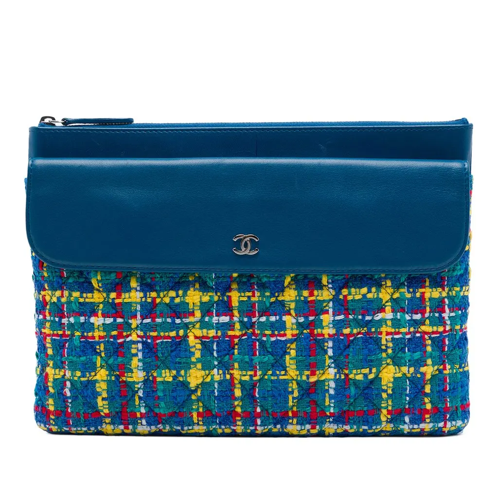 Chanel CC Quilted Tweed and Lambskin Pouch Blue Tweed Very good - Front View