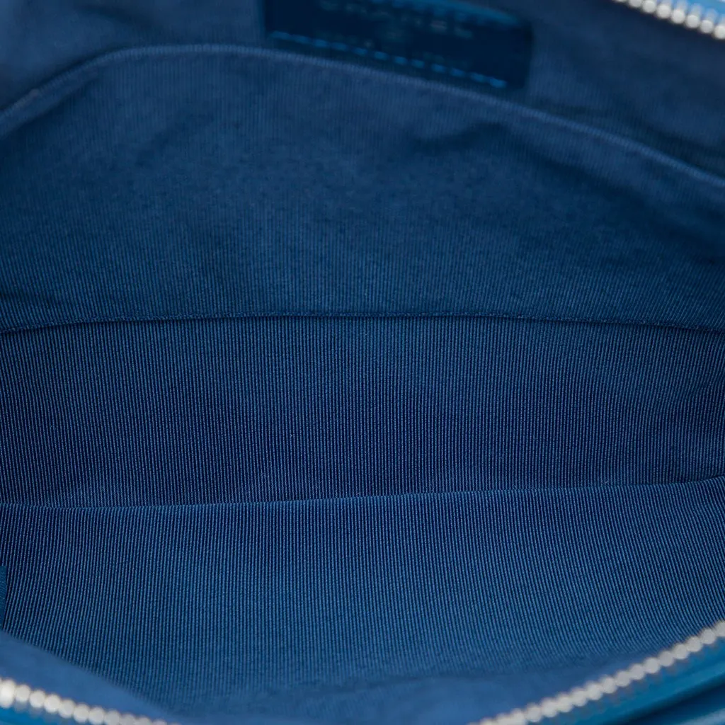 Chanel CC Quilted Tweed and Lambskin Pouch Blue Tweed Very good - Model View