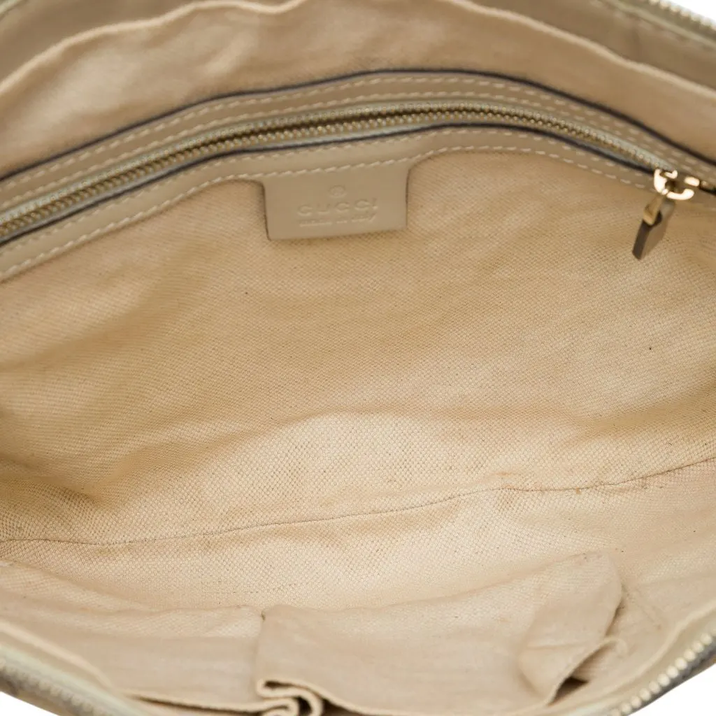 Gucci GG Canvas Lovely Crossbody Beige Canvas Very good - Model View