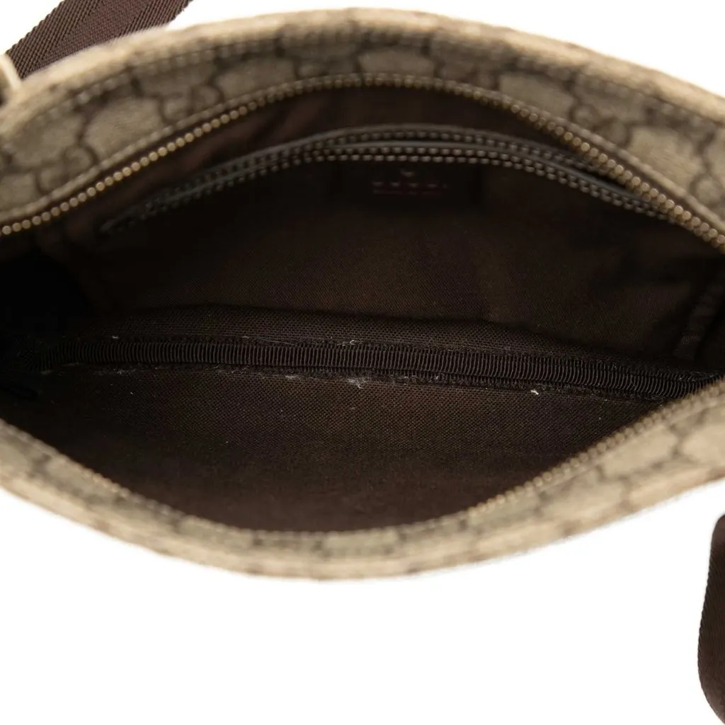 Gucci GG Supreme Crossbody Beige Canvas Good - Model View
