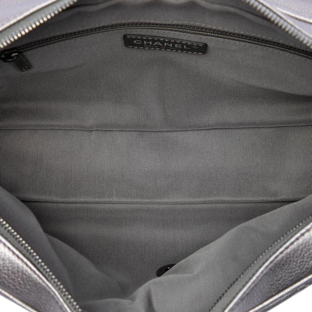 Chanel Medium Quilted Metallic Grained Calfskin Casual Rock Flap Silver Leather Very good - Model View