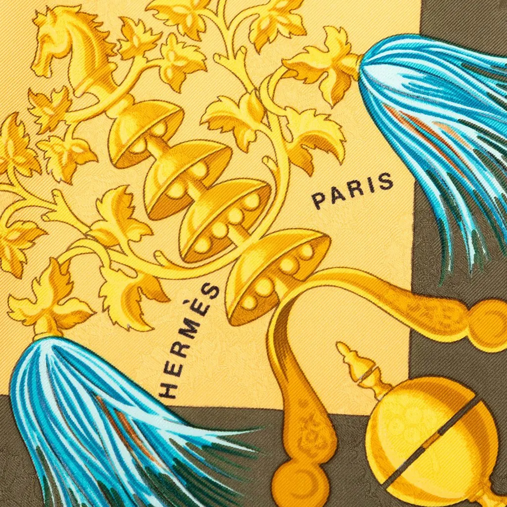 Hermès Plumes et Grelots Silk Scarf 90 Yellow Silk Never worn - Model View