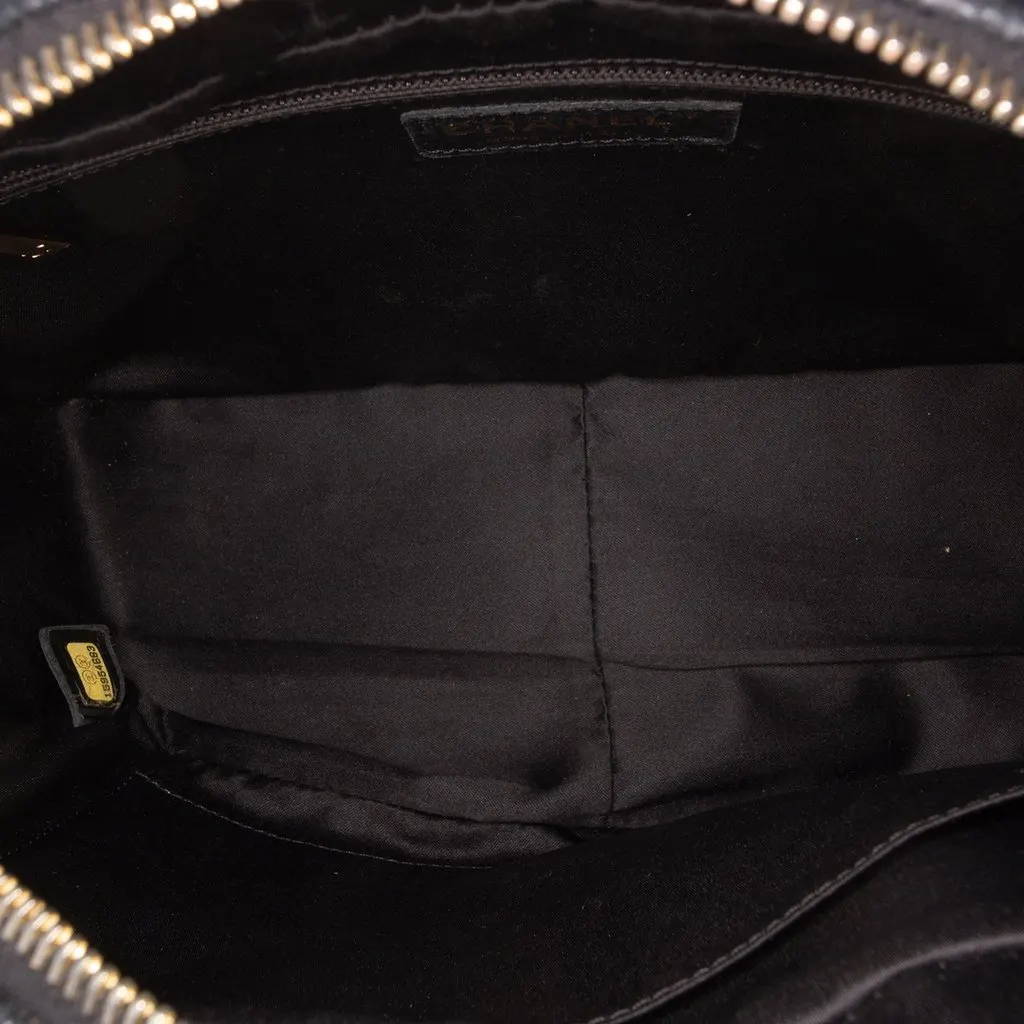 Chanel Petite Caviar Timeless Tote Black Leather Very good - Model View
