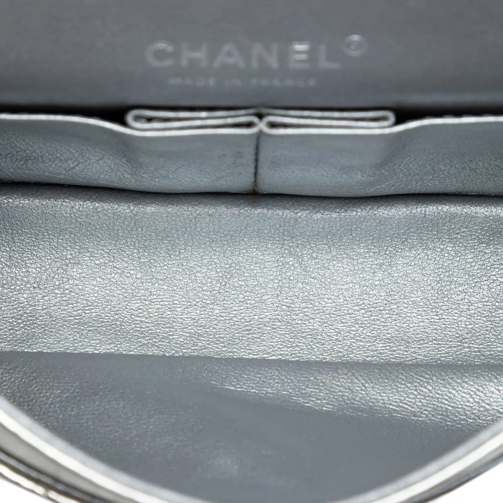 Chanel Metallic Aged Calfskin Reissue 2.55 Double Flap 225 Silver Leather Very good - Model View