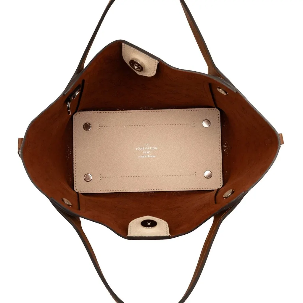 Louis Vuitton Monogram Mahina Hina PM Beige Leather Very good - Model View