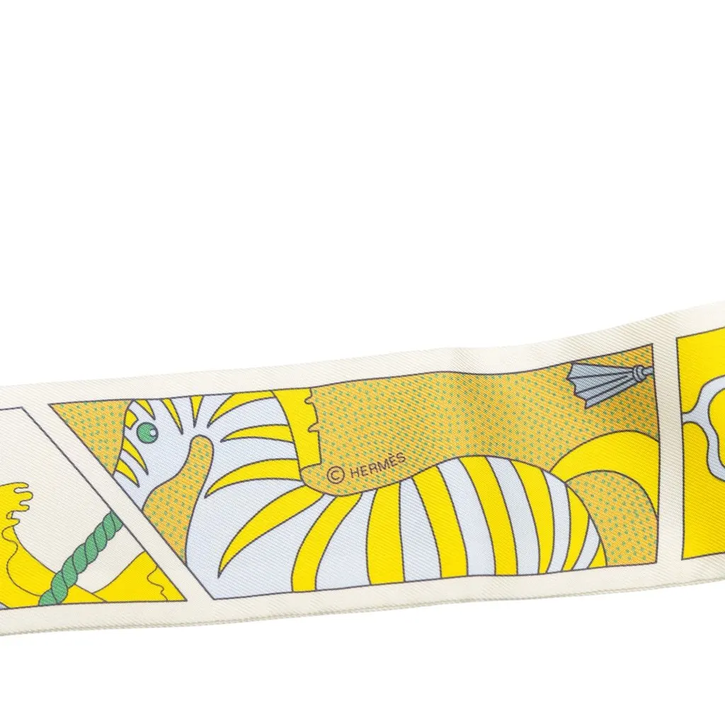 Hermès Factory Suite Silk Twilly Scarf Yellow Silk Never worn - Inside View
