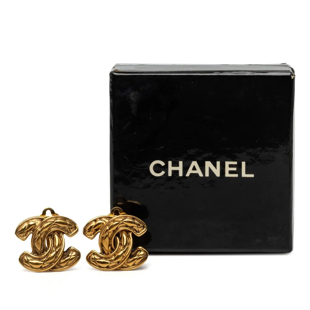 Chanel CC Gold Plated Quilted Clip On Earrings Gold Metal Very good - Model View