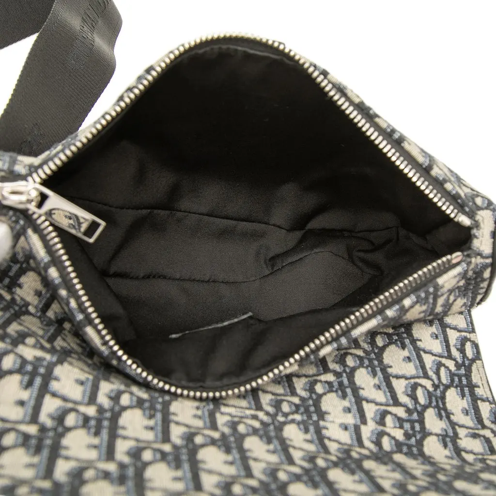 Dior Oblique Canvas Saddle Crossbody Blue Very good - Model View