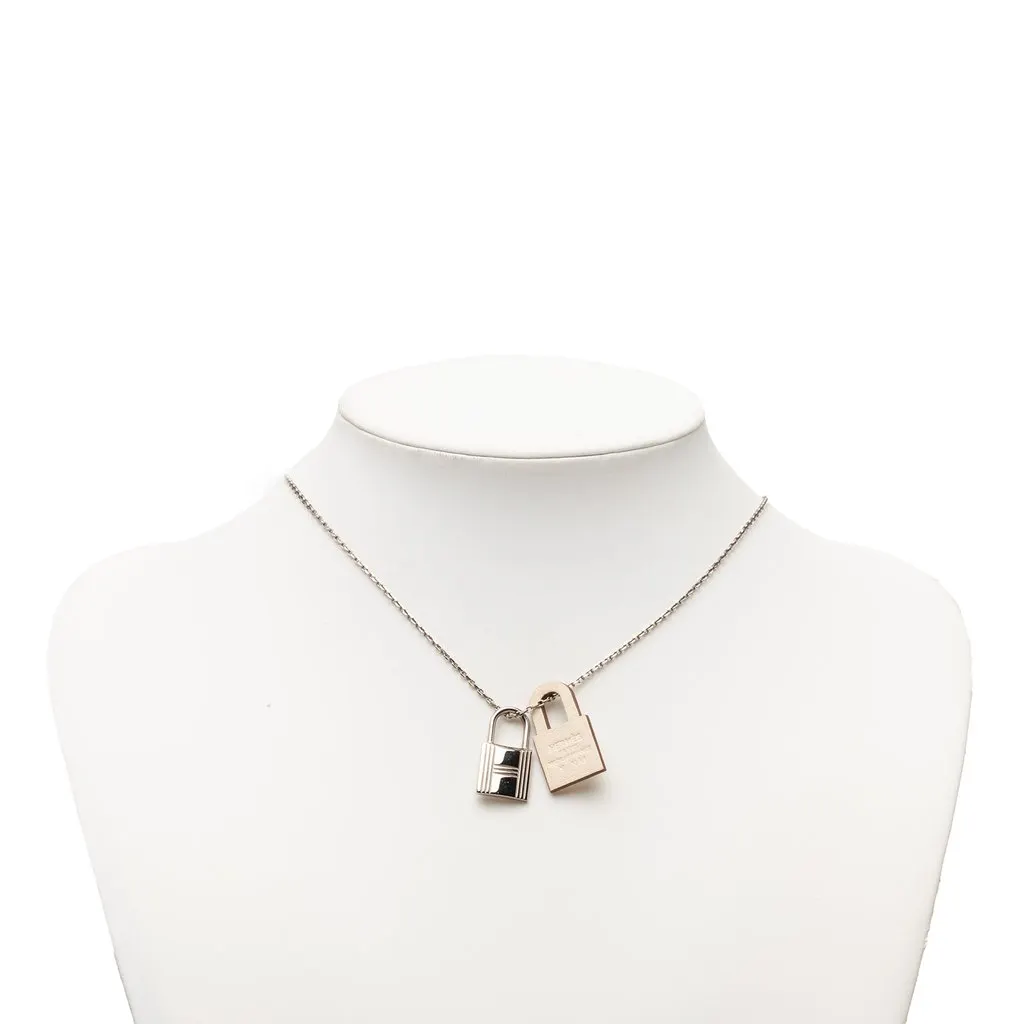 Hermès Palladium Plated and Swift O Kelly Pendant Necklace Silver Metal Very good - Model View