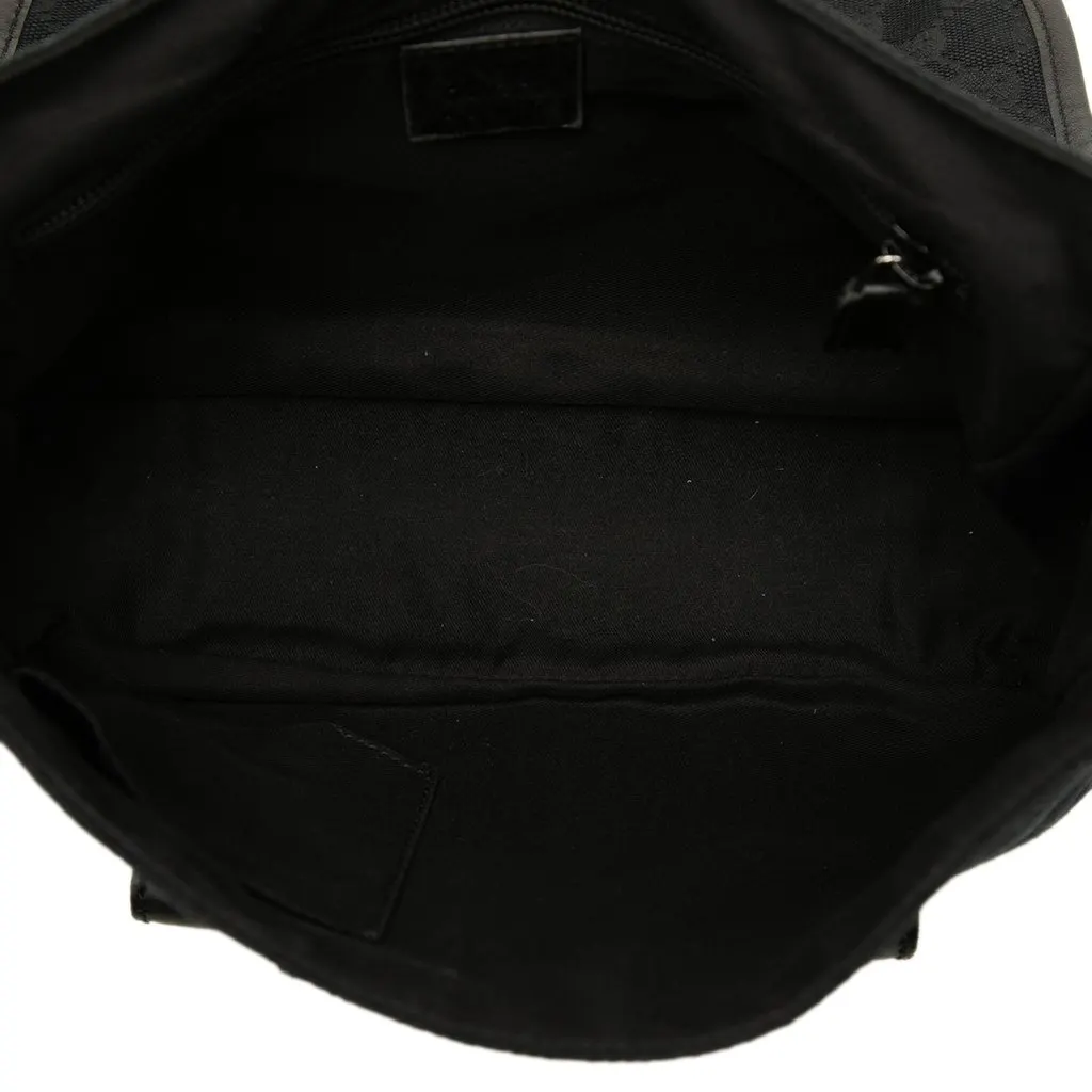 Gucci GG Canvas Crossbody Black Very good - Model View