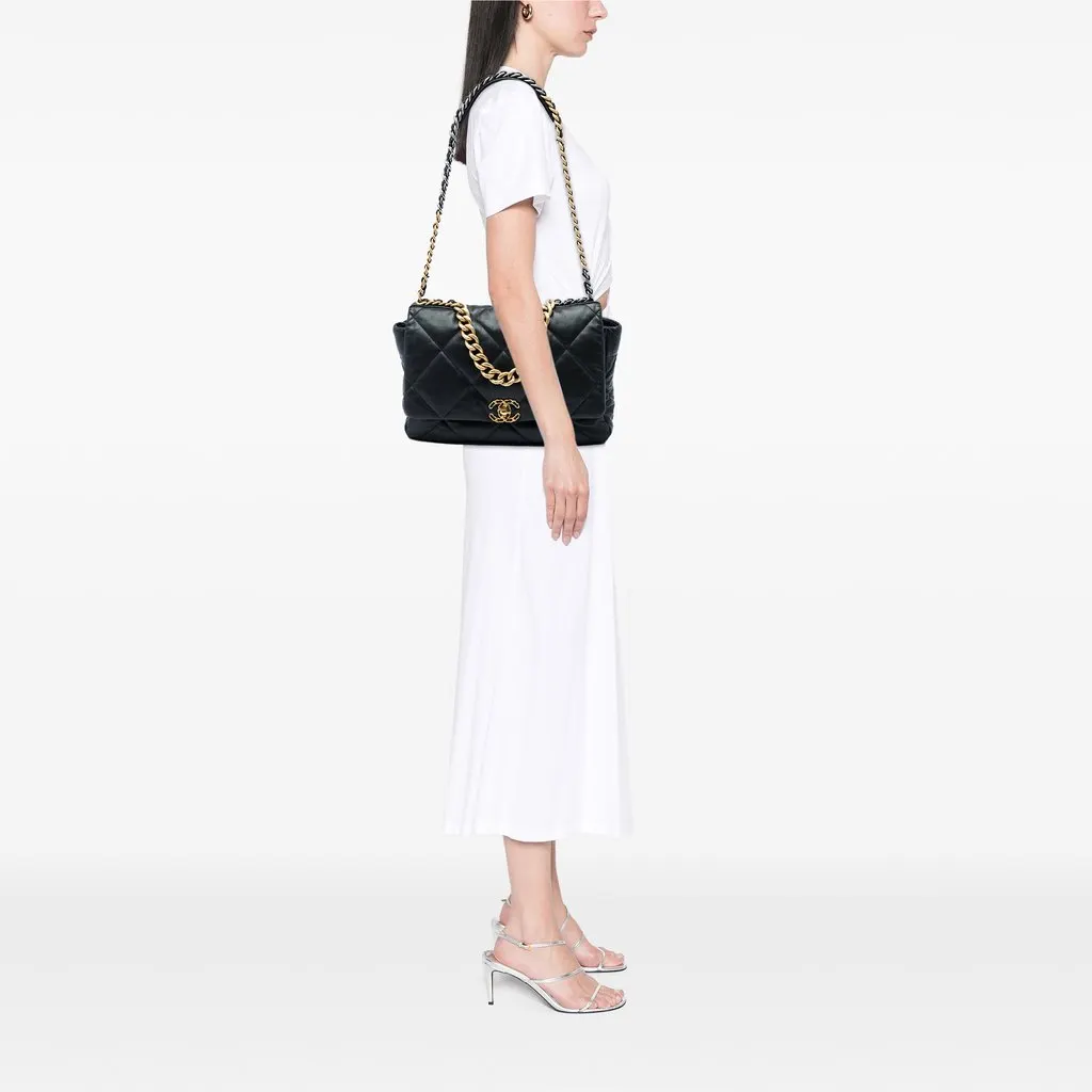 Chanel Maxi Lambskin 19 Flap Black Leather Very good - Box View