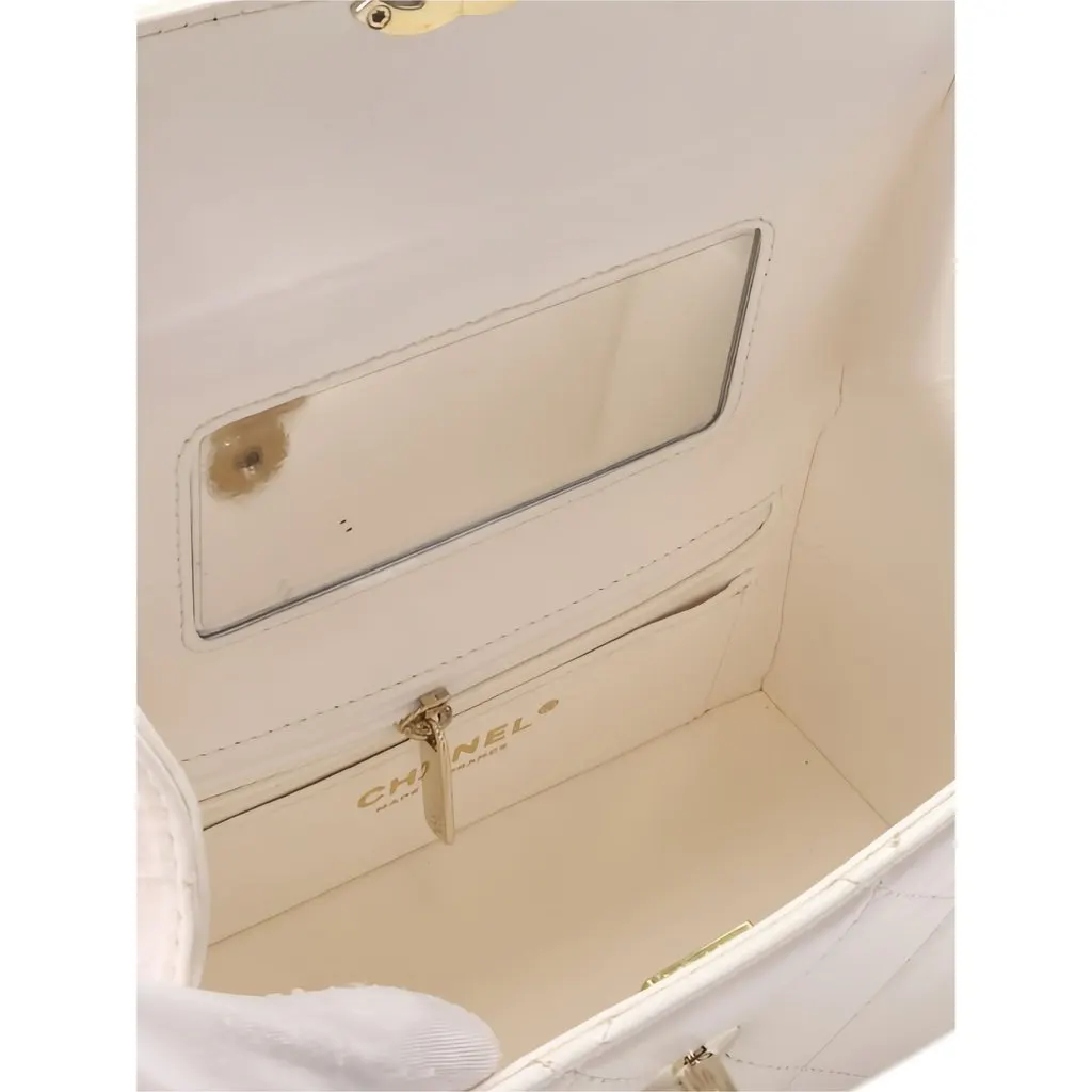 Chanel Small CC Quilted Calfskin Top Handle Vanity Case White Leather Very good - Model View